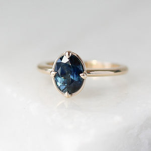 Oval blue sapphire ring in yellow gold quarter view 