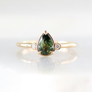  Pear Cut Green Sapphire ring in yellow gold 