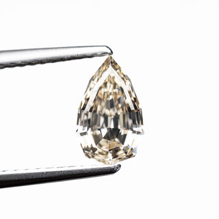 1.06ct 8.52x5.22x3.28mm VVS2 W-X Geo Pear Step Cut 28054-01