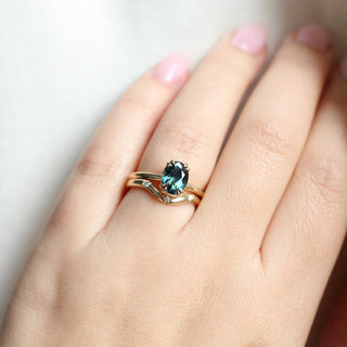 Teal sapphire solitaire ring wedding set on hand