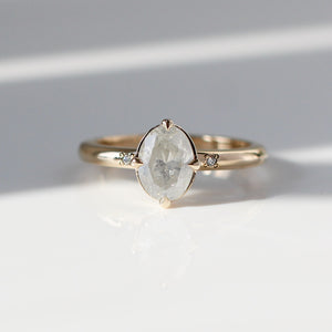 Oval diamond ring 