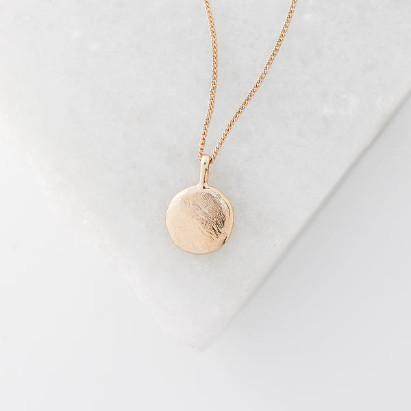 beach textured necklace in yellow gold
