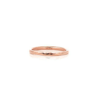 Hammered thin band in rose gold, front view