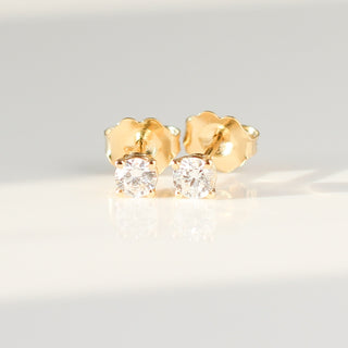 Round Diamond Stud Earrings deatil view
