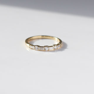 Yellow gold wedding band with baguette cut and round brilliant cut lab diamonds, front view from above