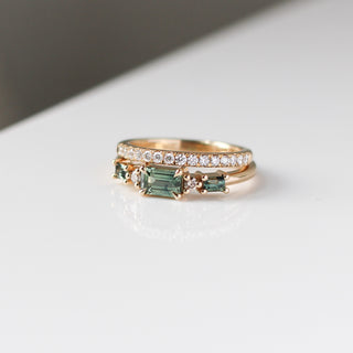 Yellow gold ring with green sapphires and a diamond straight band, front view