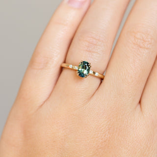 Yellow gold ring with green sapphire, on hand