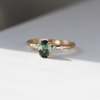 Yellow gold ring with green sapphire, quarter view