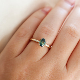 Yellow gold ring with green sapphire, on hand