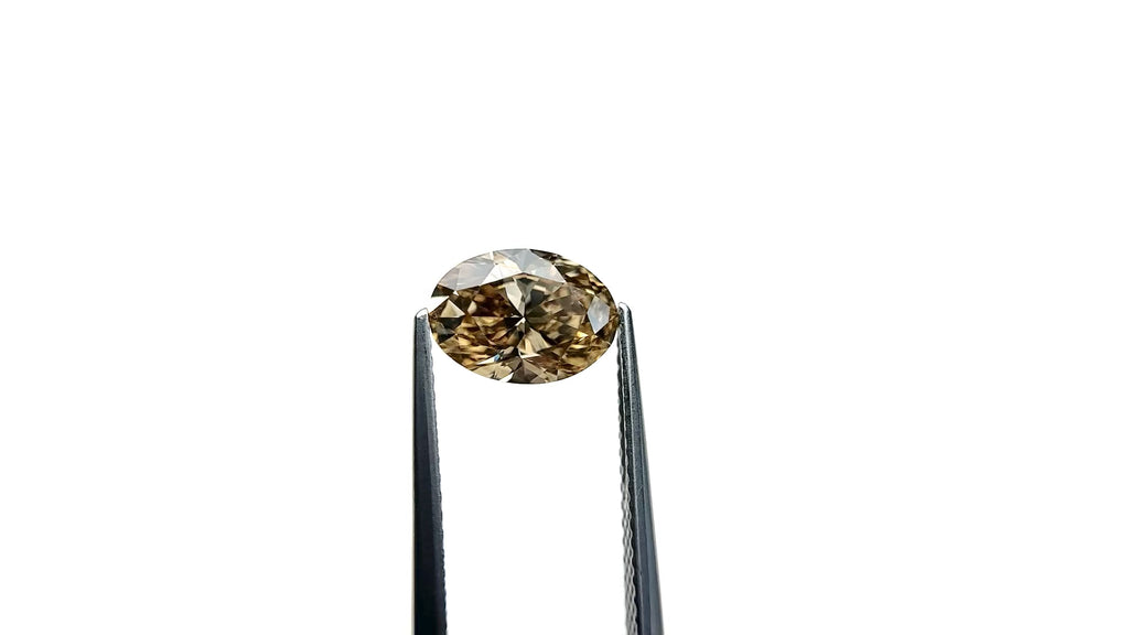 Oval champagne diamond held by tweezers, 360 video