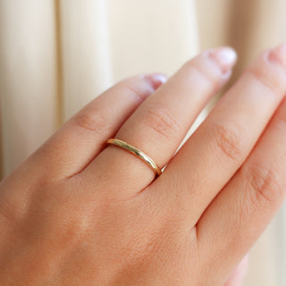 Yellow gold 2mm band on hand