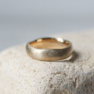 Textured Wide Band in Yellow Gold profile view on stone