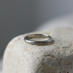 Classic Textured Thin Band in white gold on stone