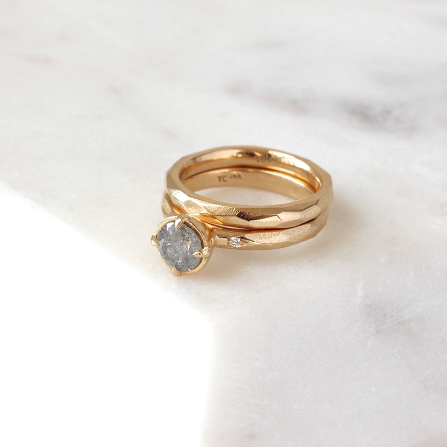 Faceted Thin Band in yellow gold