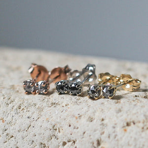  Salt & Pepper Diamond Studs in white, yellow and red gold on stone