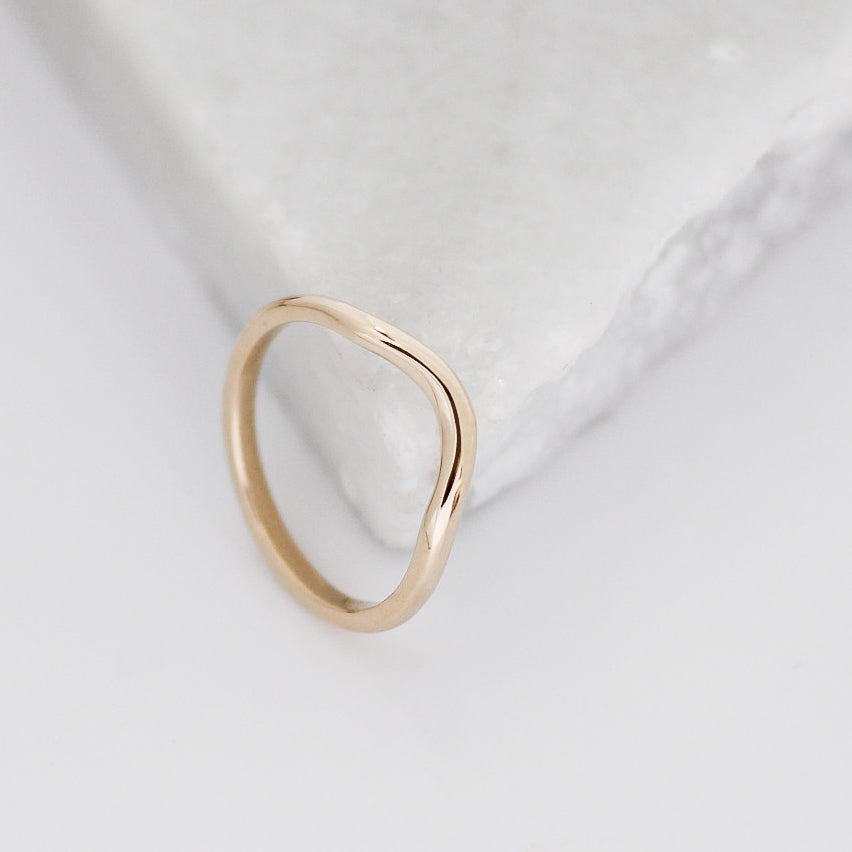 10k Yellow Gold Wave Band Thumb Ring - High Polish Minimalist Ring (Size 4.5)
